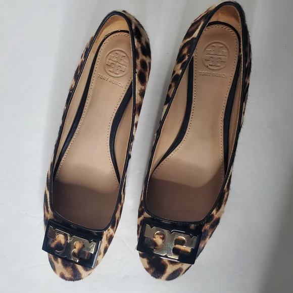 Tory Burch Brown and Gold Loafers with Classic Rounded Toe - Picture 6 of 11